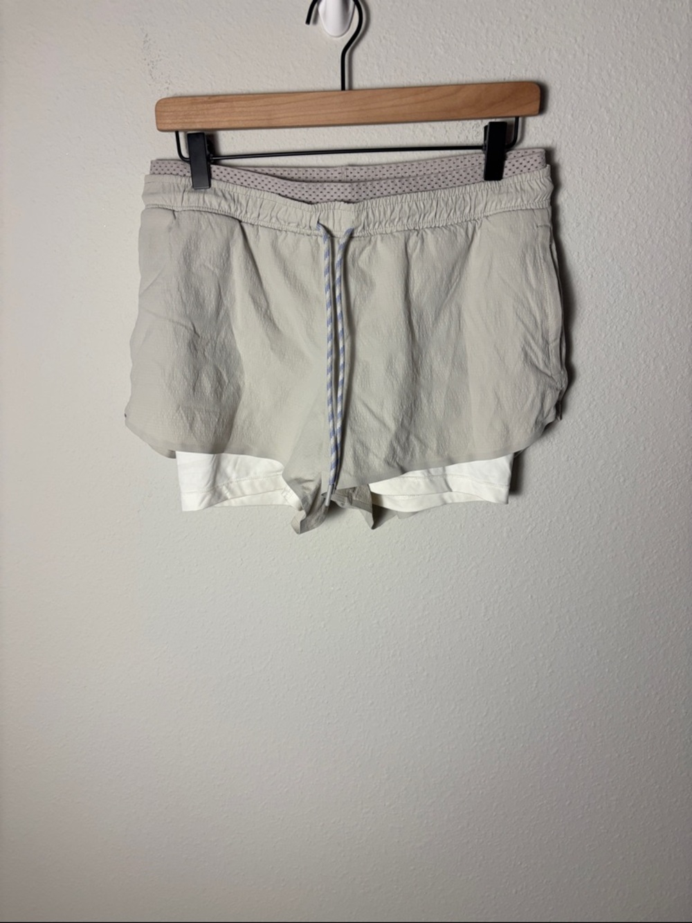 Athleta Crest 2 in 1 Shortie Beige Cream S/530628